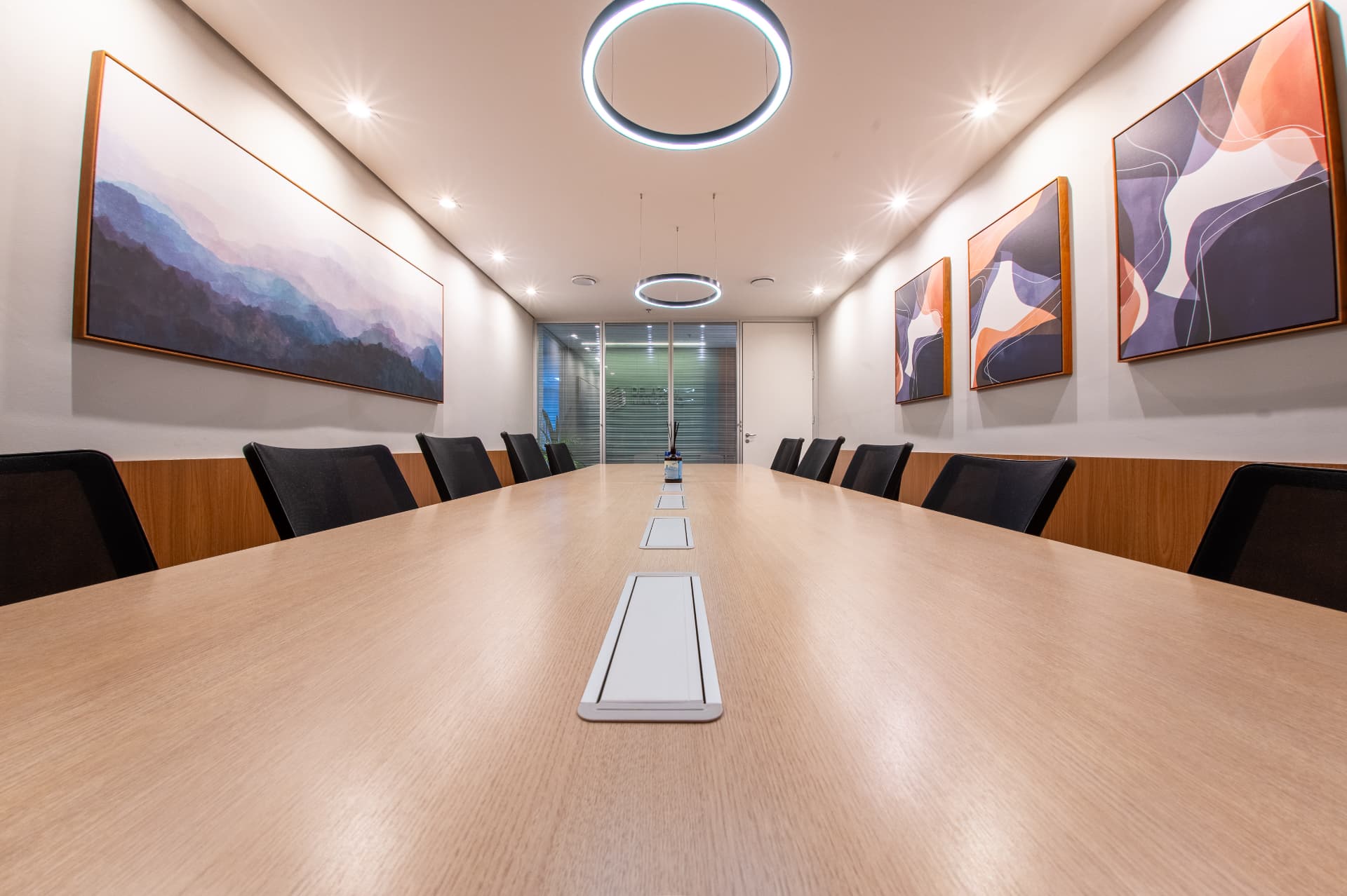 Sala de reuniões do escritório Delazari Manzatto Advogados